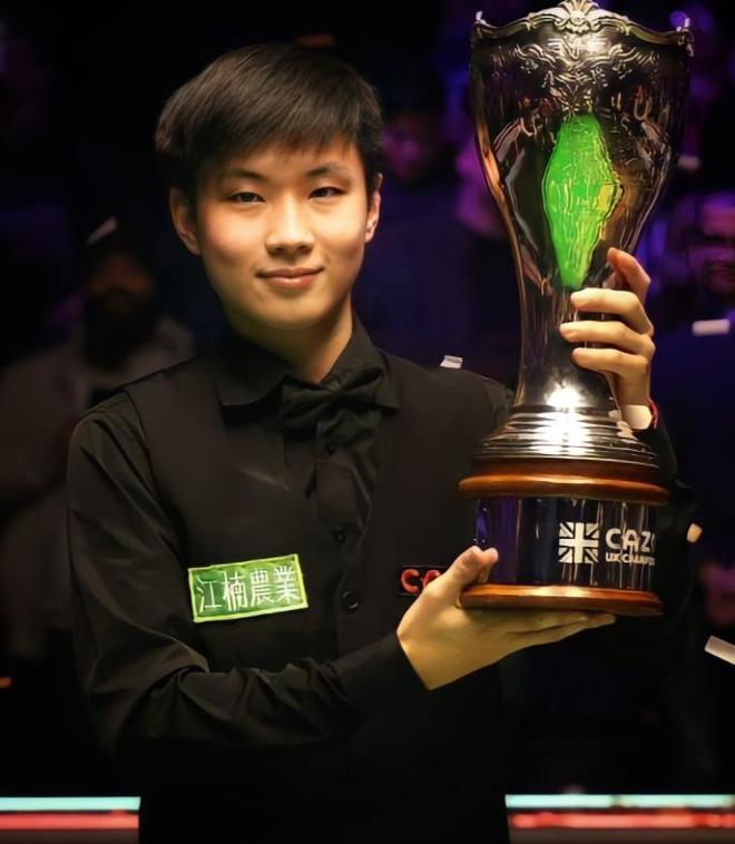 也拉开了他 也拉开了他