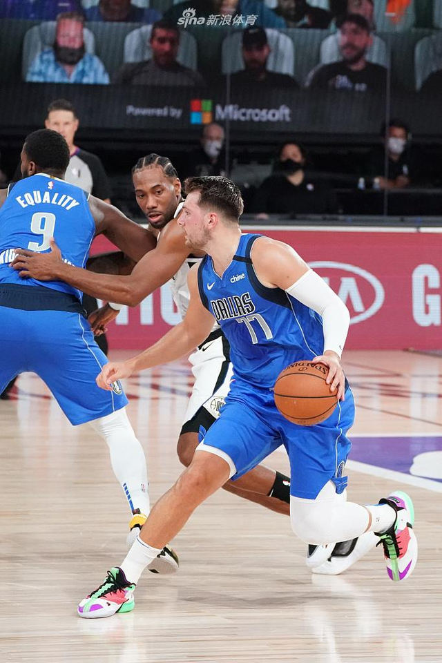 他全程专注 他全程专注