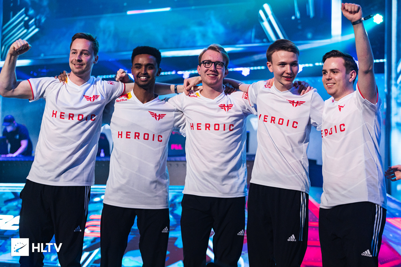 球逐渐拉近 球逐渐拉近