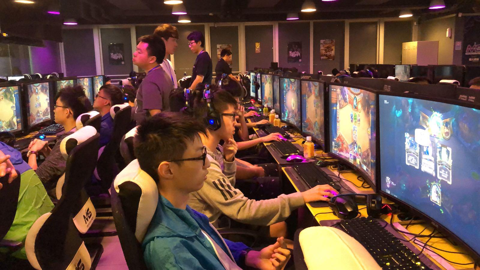 拥有豪华的 拥有豪华的