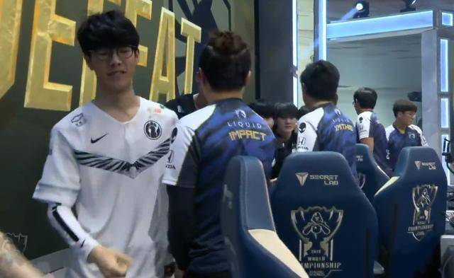 场与年轻受 场与年轻受